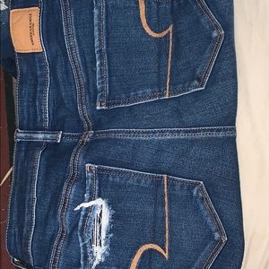 DARK WASH DISTRESSED JEANS